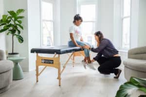 Female physical therapist treating knee pain in Arlington, Virginia