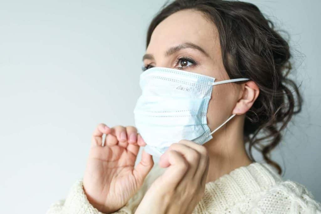 Physical therapist in mask