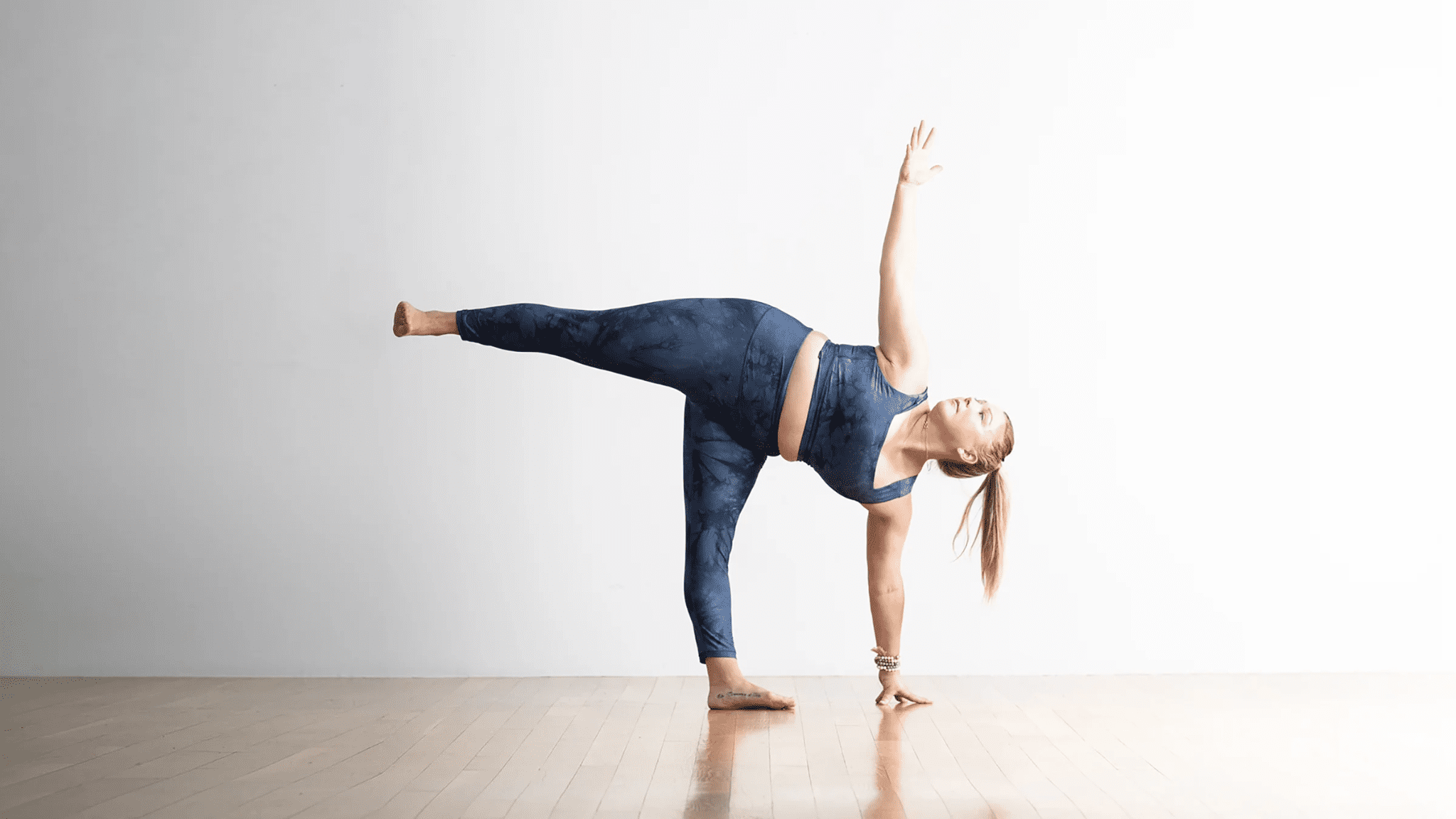 Yoga Pose: Horizon Lunge