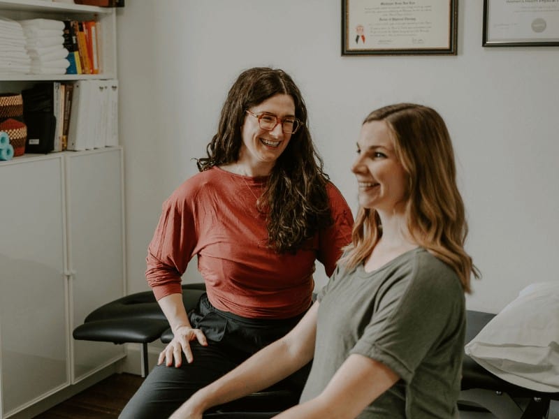 MovementX pelvic health physical therapist Dr. Mackenzie Van Loo performing a pelvic floor assessment on a patient in Bend Oregon