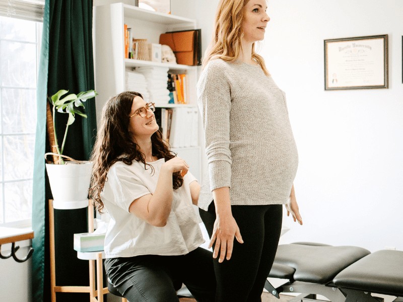A movementx pelvic floor physical therapy doctor working with a pregnant woman to relieve pelvic pain.