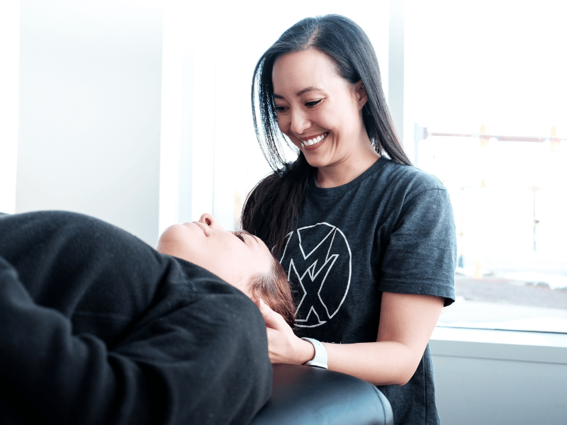 Dr. Olivia Searle helping a patient with an assessment after a motor vehicle accident in Washington, D.C.