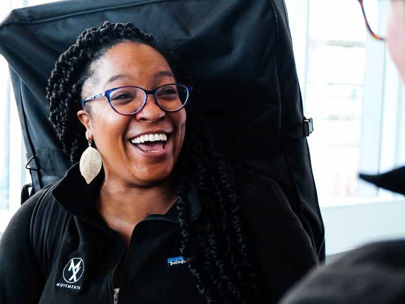 Dr. Dionnea McMorris helping a patient in a physical therapy home session in Northern Virginia.