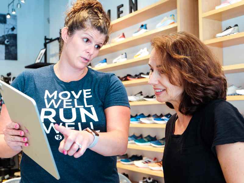 MovementX Provider Meg Pezzino, PT, DPT helping a runner address their root cause foot pain issues.