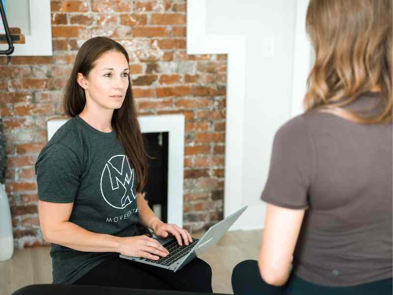 MovementX physical therapist, Jillian Chiappisi PT, DPT doing an intial consult with a patient in-home in Knoxville, TN