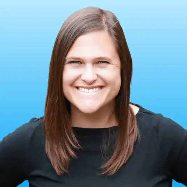 Sarah Pizzey Physical Therapist MovementX Physical Therapy in long beach california Headshot Square