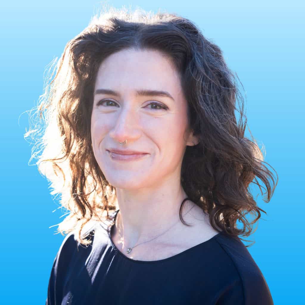 Mackenzie Van Loo Physical Therapist MovementX Physical Therapy in Bend Oregon Headshot Square